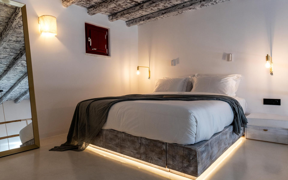 The TownHouse Mykonos Deluxe Duplex Bed
