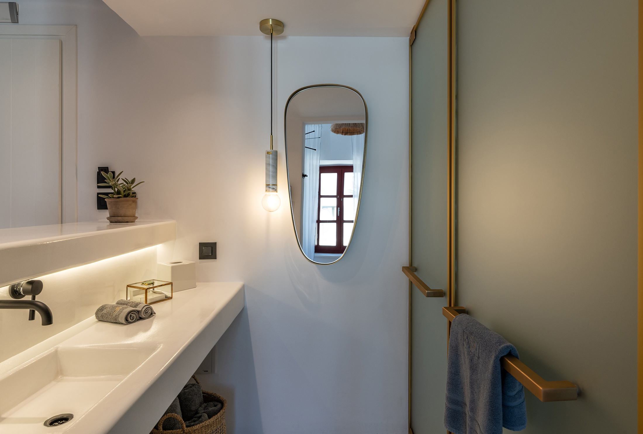 The TownHouse Mykonos Deluxe Duplex Bathroom