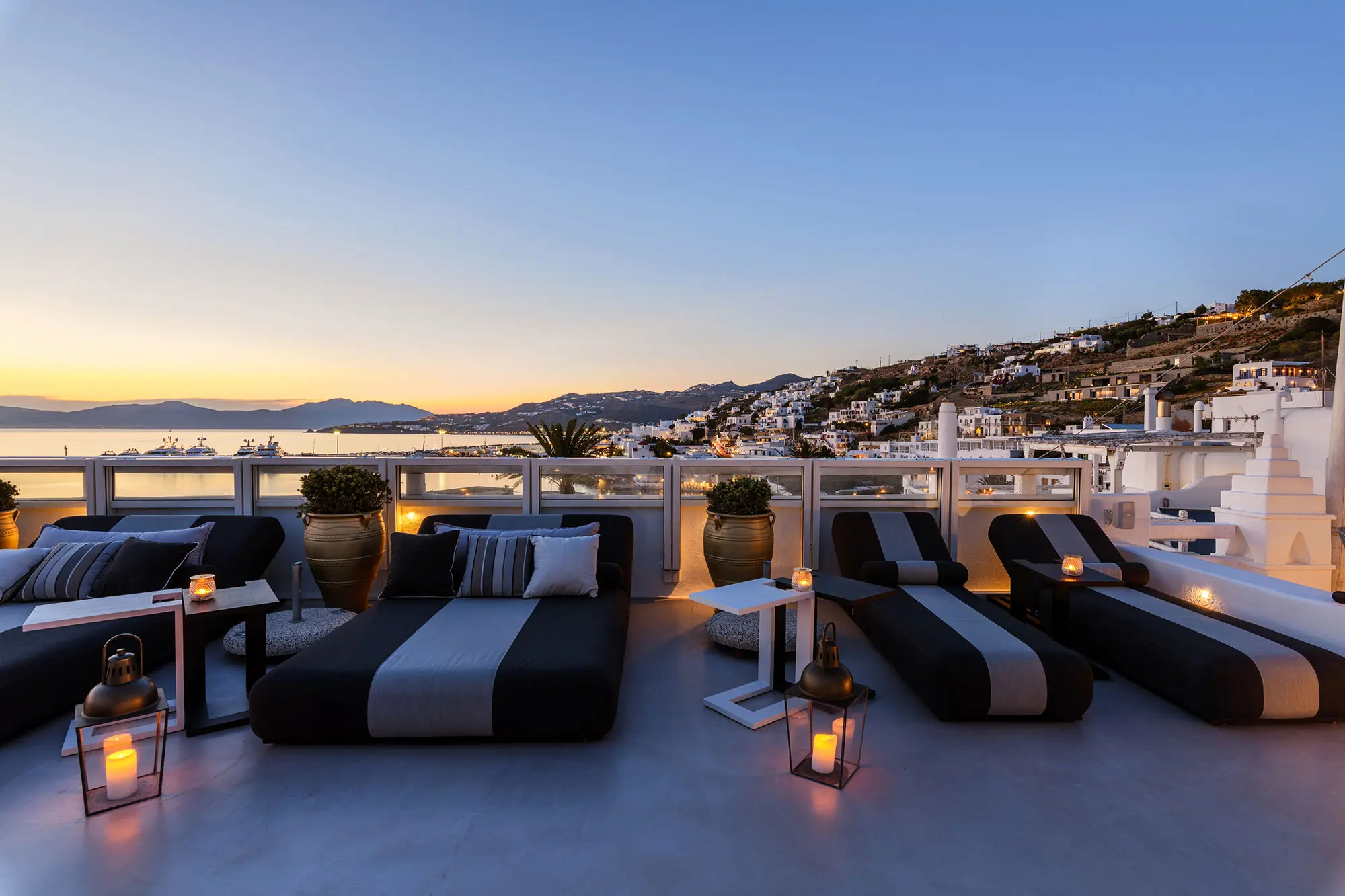 The TownHouse SKYBAR
